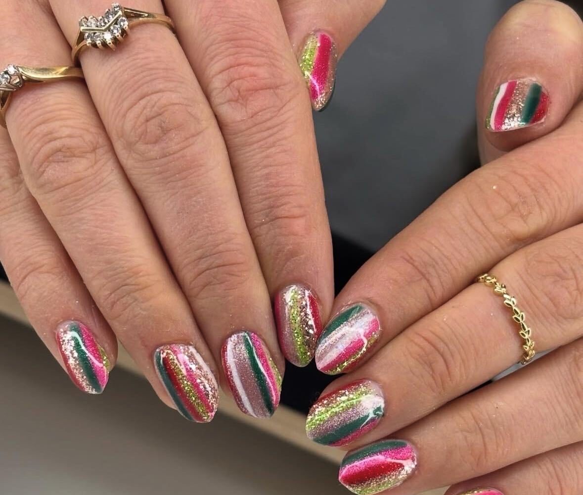 Diagonal glitter stripes in holiday colours